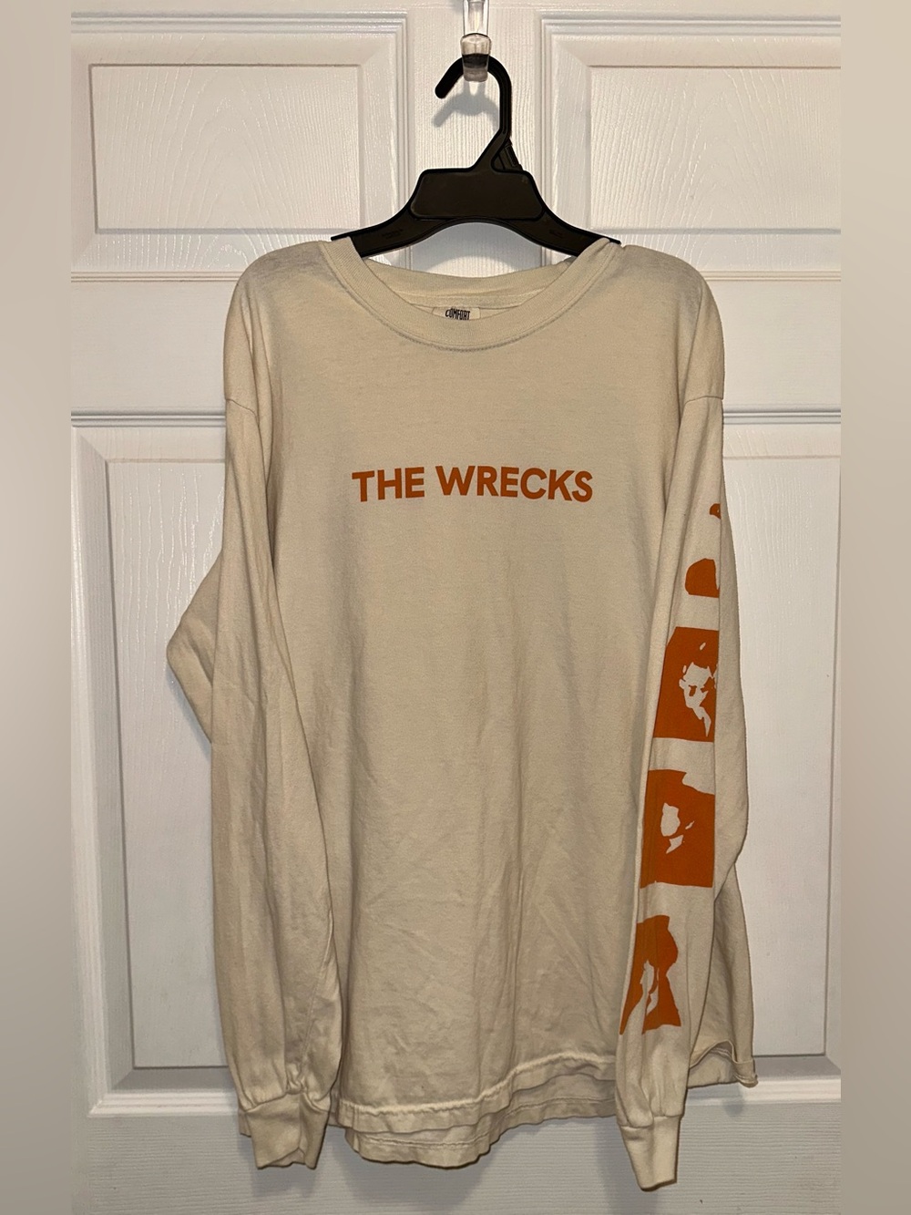 The Wrecks Band Long Sleeve Graphic T-Shirt Large Cream Beige Orange Sleeve